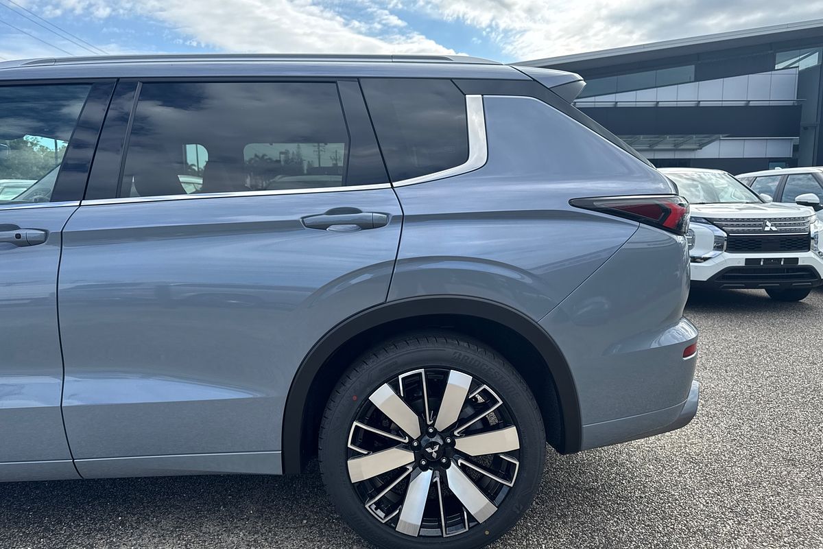 2025 Mitsubishi Outlander Exceed ZM