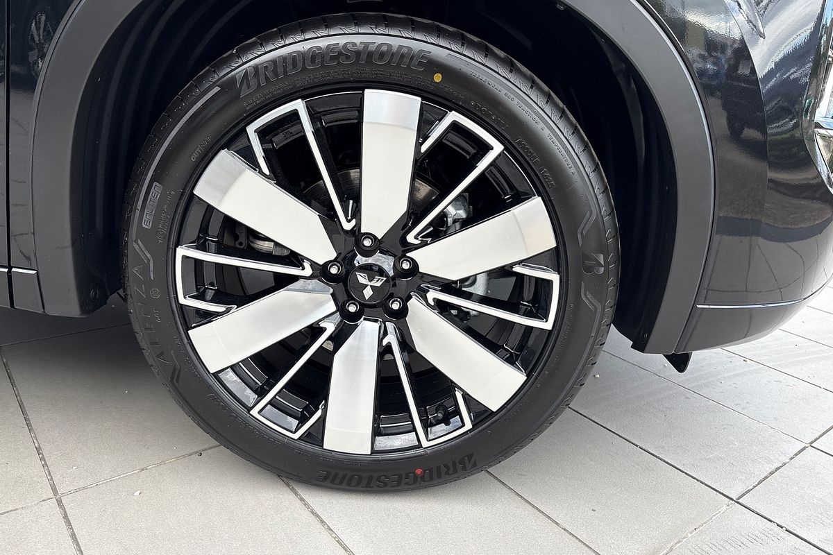 2025 Mitsubishi Outlander Exceed Tourer ZM