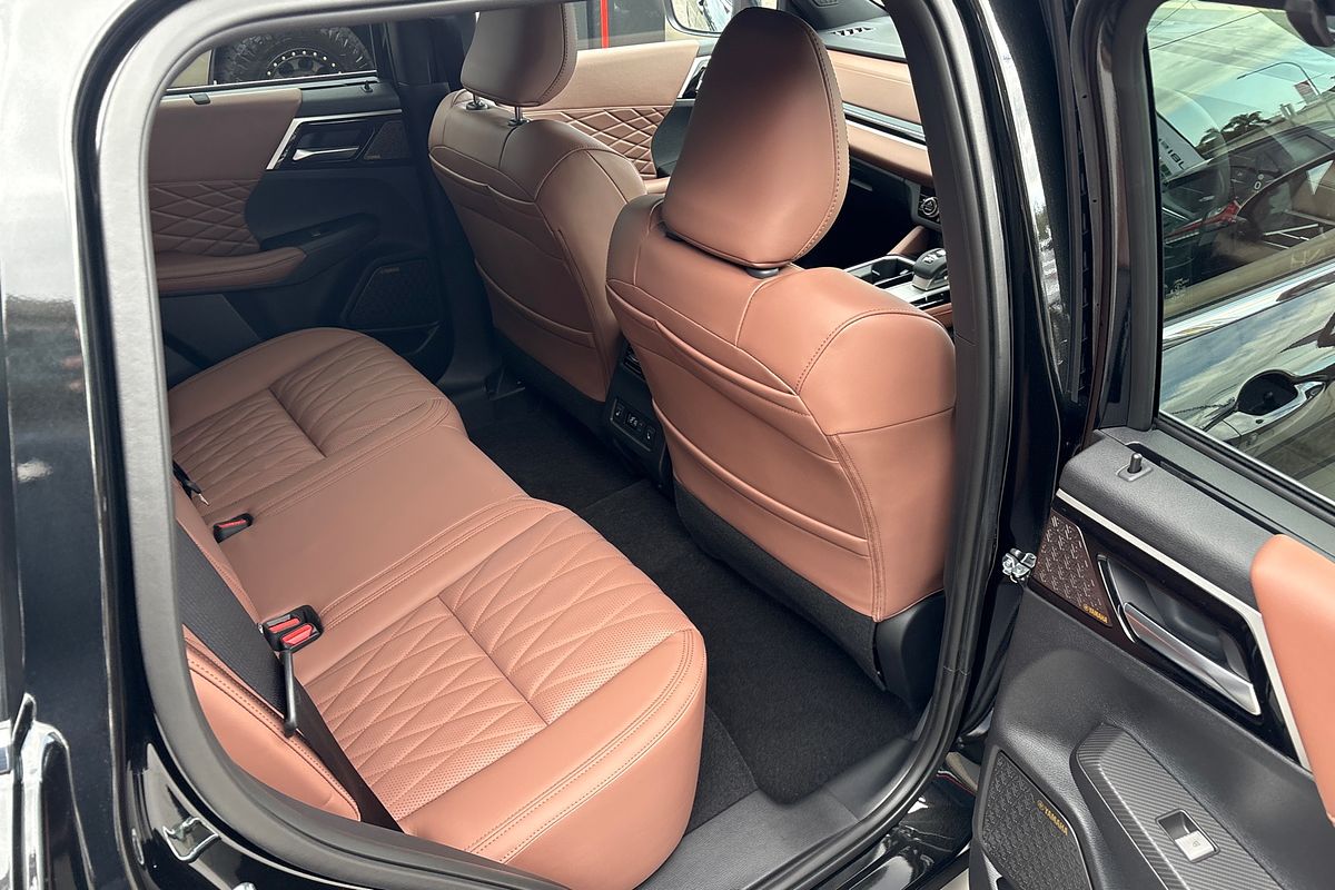 2025 Mitsubishi Outlander Exceed Tourer ZM