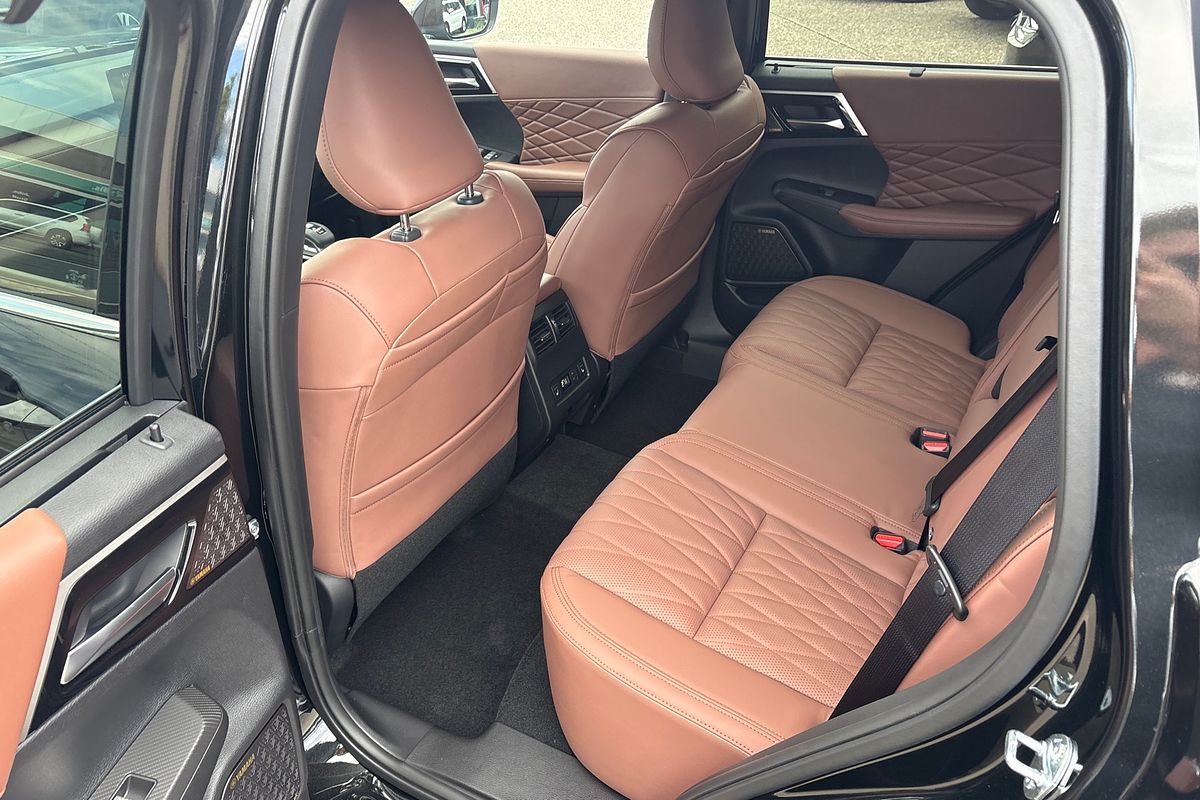 2025 Mitsubishi Outlander Exceed Tourer ZM