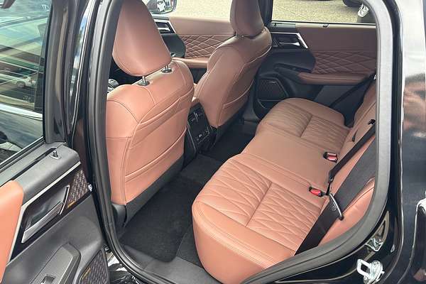 2025 Mitsubishi Outlander Exceed Tourer ZM