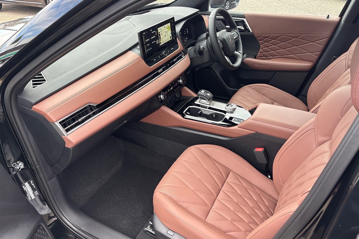 2025 Mitsubishi Outlander Exceed Tourer ZM