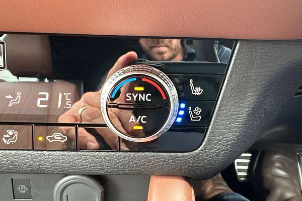 2025 Mitsubishi Outlander Exceed Tourer ZM