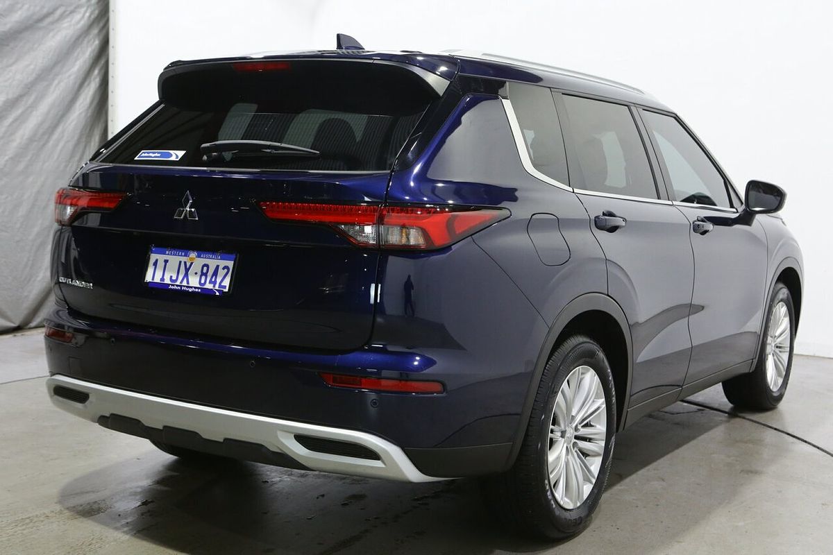 2024 Mitsubishi Outlander LS ZM