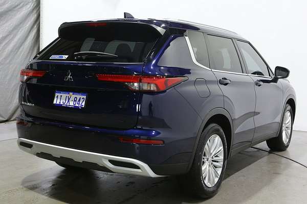 2024 Mitsubishi Outlander LS ZM