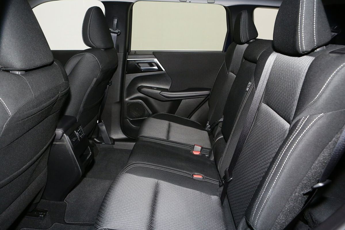 2024 Mitsubishi Outlander LS ZM