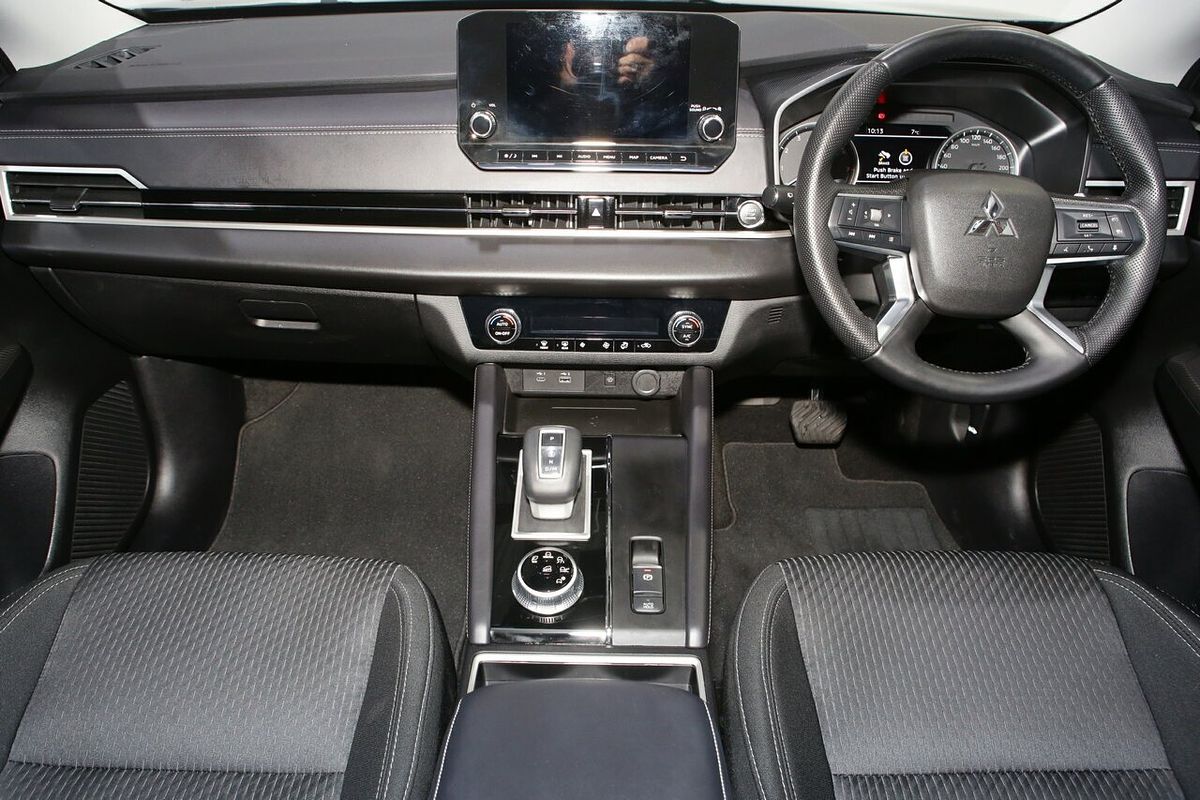 2024 Mitsubishi Outlander LS ZM
