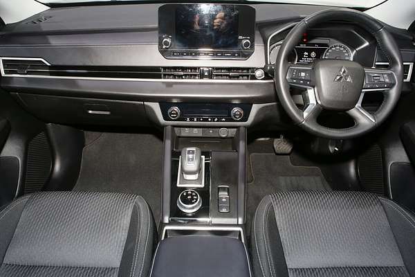 2024 Mitsubishi Outlander LS ZM