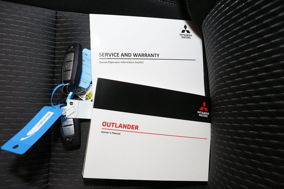 2024 Mitsubishi Outlander LS ZM