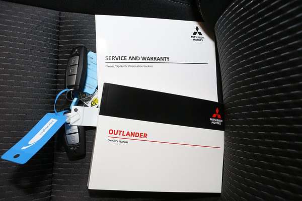 2024 Mitsubishi Outlander LS ZM