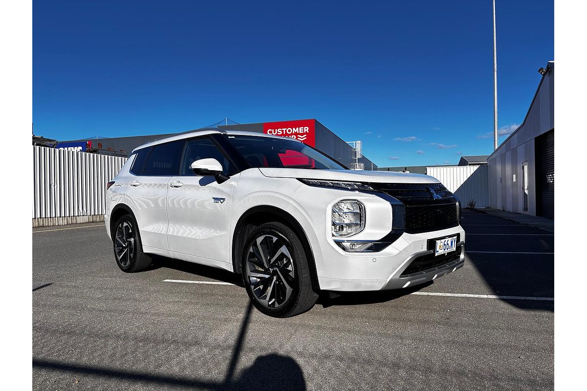 2024 Mitsubishi Outlander PHEV Exceed ZM