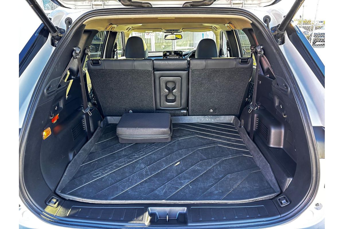2024 Mitsubishi Outlander PHEV Exceed ZM
