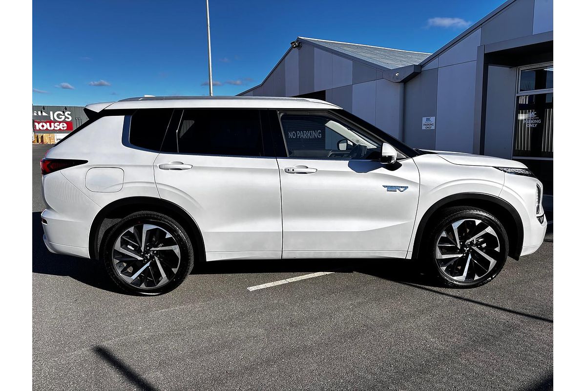 2024 Mitsubishi Outlander PHEV Exceed ZM