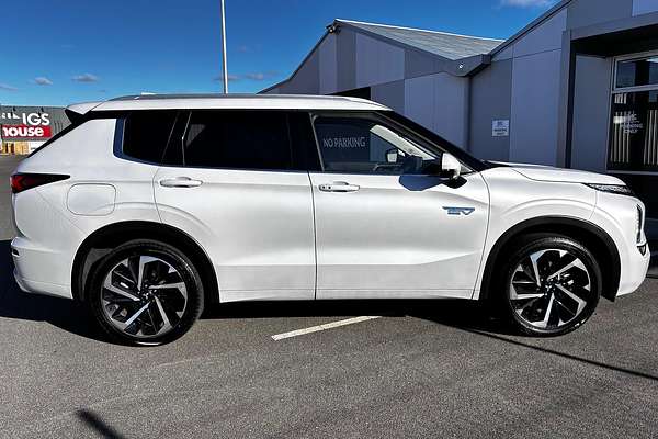 2024 Mitsubishi Outlander PHEV Exceed ZM