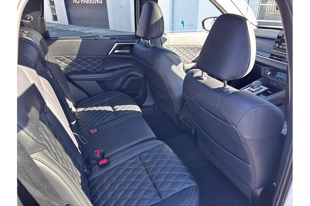2024 Mitsubishi Outlander PHEV Exceed ZM
