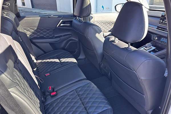 2024 Mitsubishi Outlander PHEV Exceed ZM