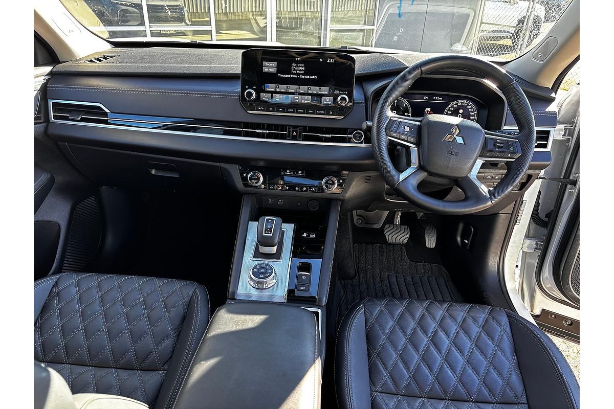 2024 Mitsubishi Outlander PHEV Exceed ZM