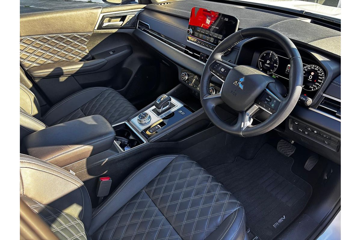 2024 Mitsubishi Outlander PHEV Exceed ZM