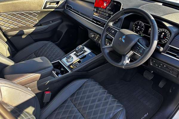 2024 Mitsubishi Outlander PHEV Exceed ZM