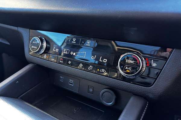 2024 Mitsubishi Outlander PHEV Exceed ZM