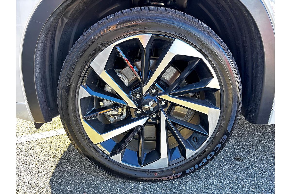 2024 Mitsubishi Outlander PHEV Exceed ZM