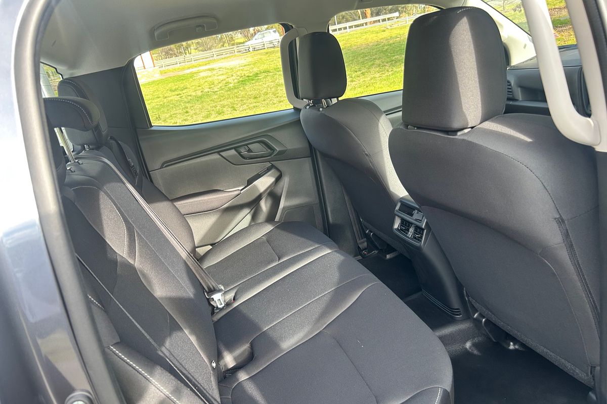 2025 Isuzu D-MAX SX 4X4