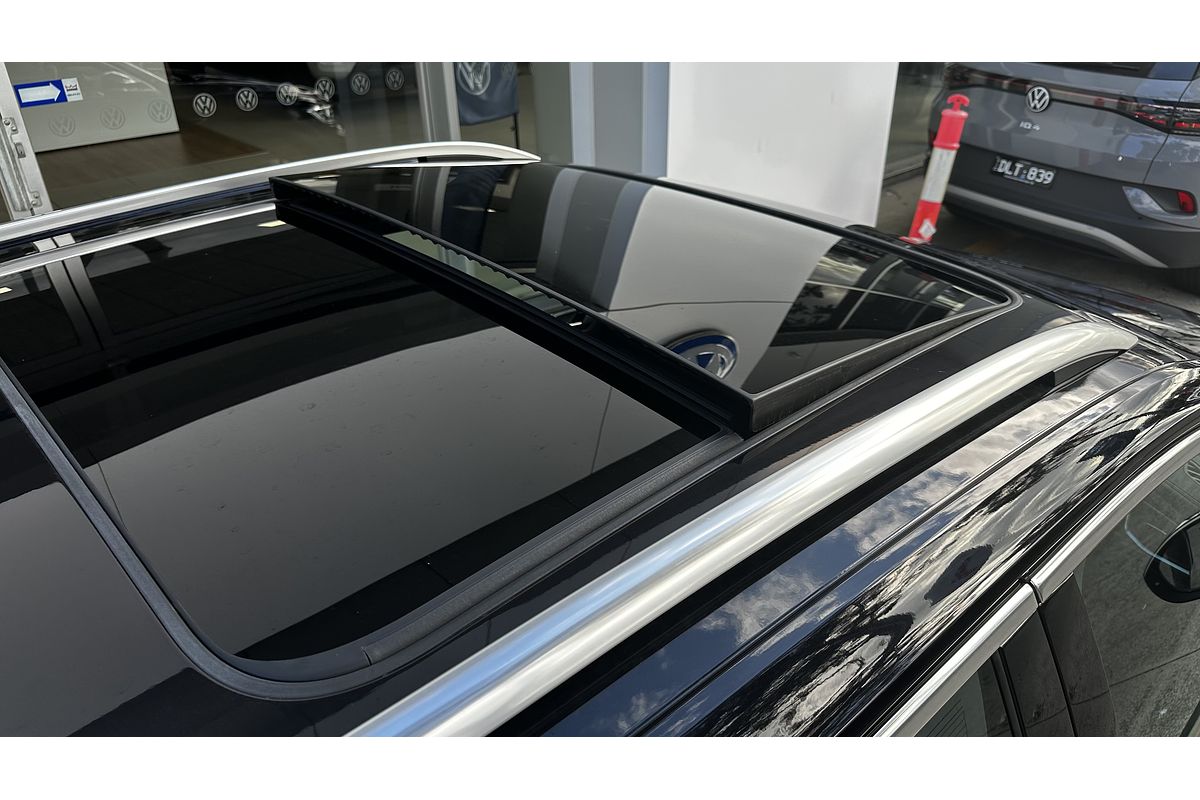 2024 Volkswagen T-Roc 140TSI R-Line D11