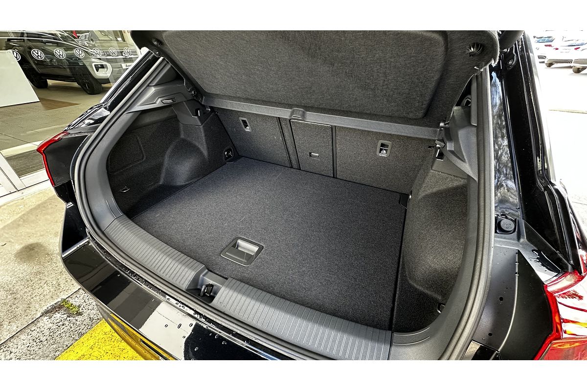 2024 Volkswagen T-Roc 140TSI R-Line D11