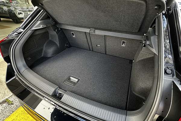 2024 Volkswagen T-Roc 140TSI R-Line D11