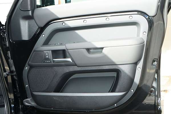 2025 Land Rover Defender 110 D350 X-Dynamic SE L663