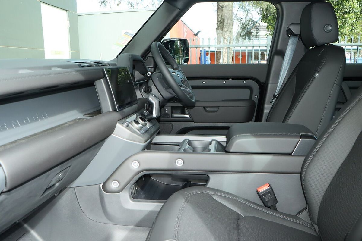2025 Land Rover Defender 110 D350 X-Dynamic SE L663