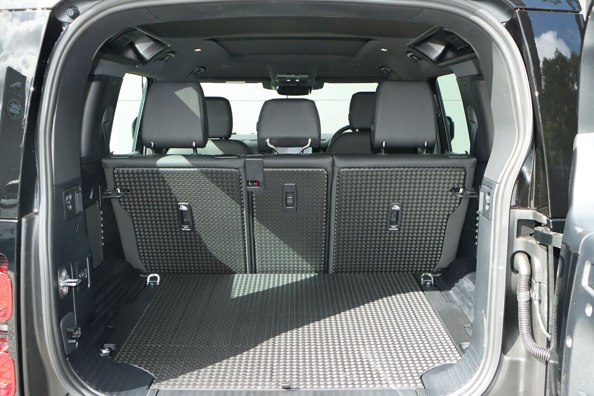 2025 Land Rover Defender 110 D350 X-Dynamic SE L663