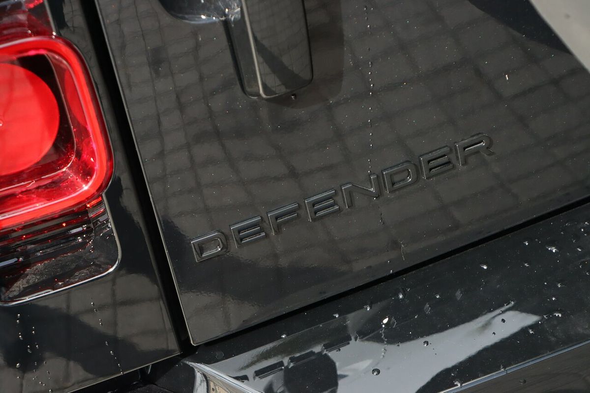 2025 Land Rover Defender 110 D350 X-Dynamic SE L663