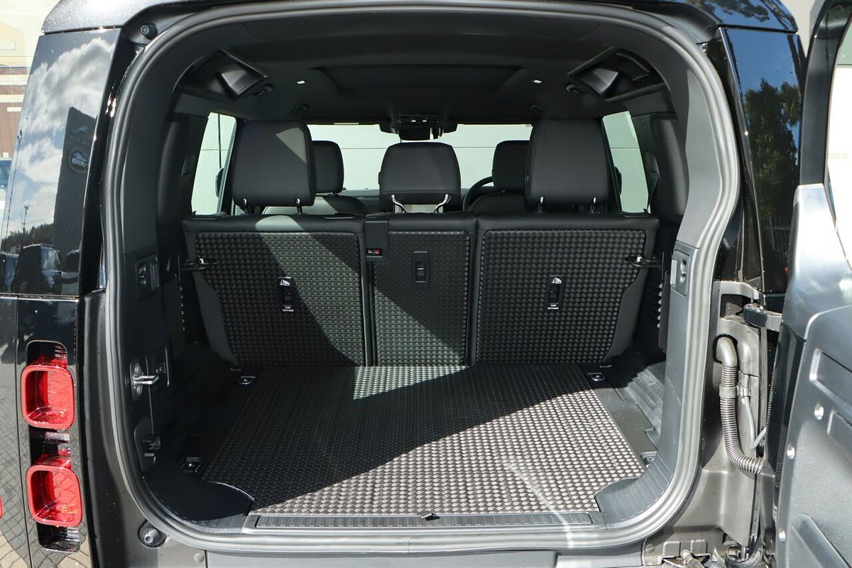 2025 Land Rover Defender 110 D350 X-Dynamic SE L663