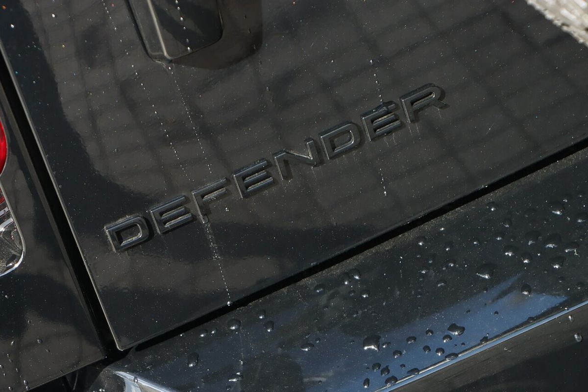 2025 Land Rover Defender 110 D350 X-Dynamic SE L663