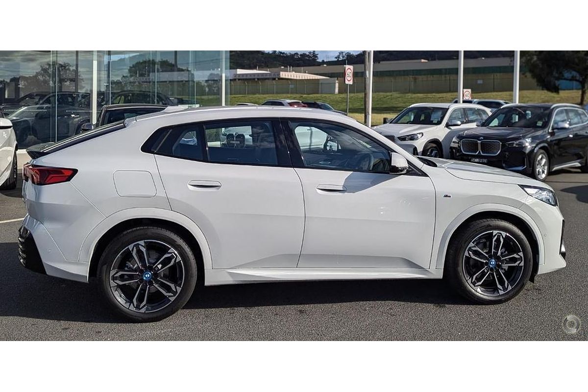 2024 BMW iX2 eDrive20 M Sport U10
