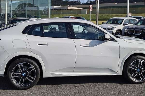 2024 BMW iX2 eDrive20 M Sport U10