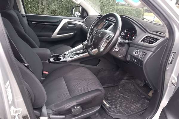 2016 Mitsubishi Pajero Sport GLX QE