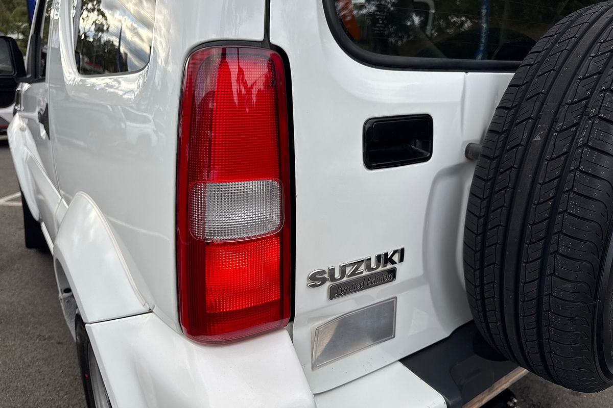 2013 Suzuki Jimny Sierra SN413 T6