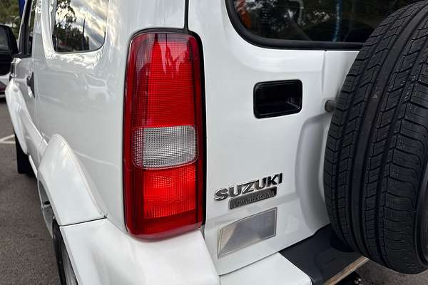 2013 Suzuki Jimny Sierra SN413 T6