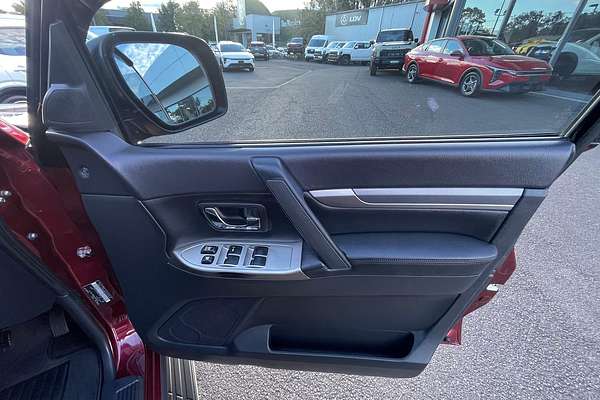 2019 Mitsubishi Pajero GLS Leather Option NX