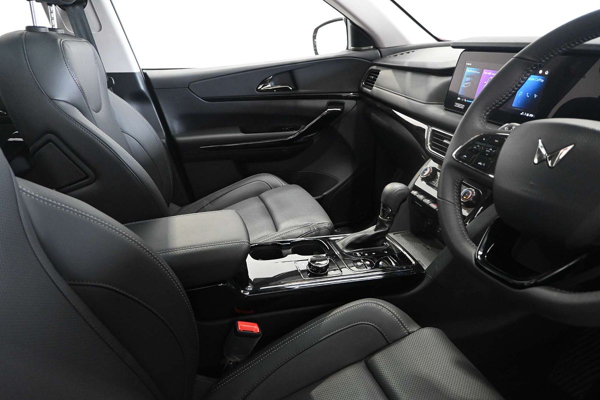 2025 Mahindra XUV700 AX7L