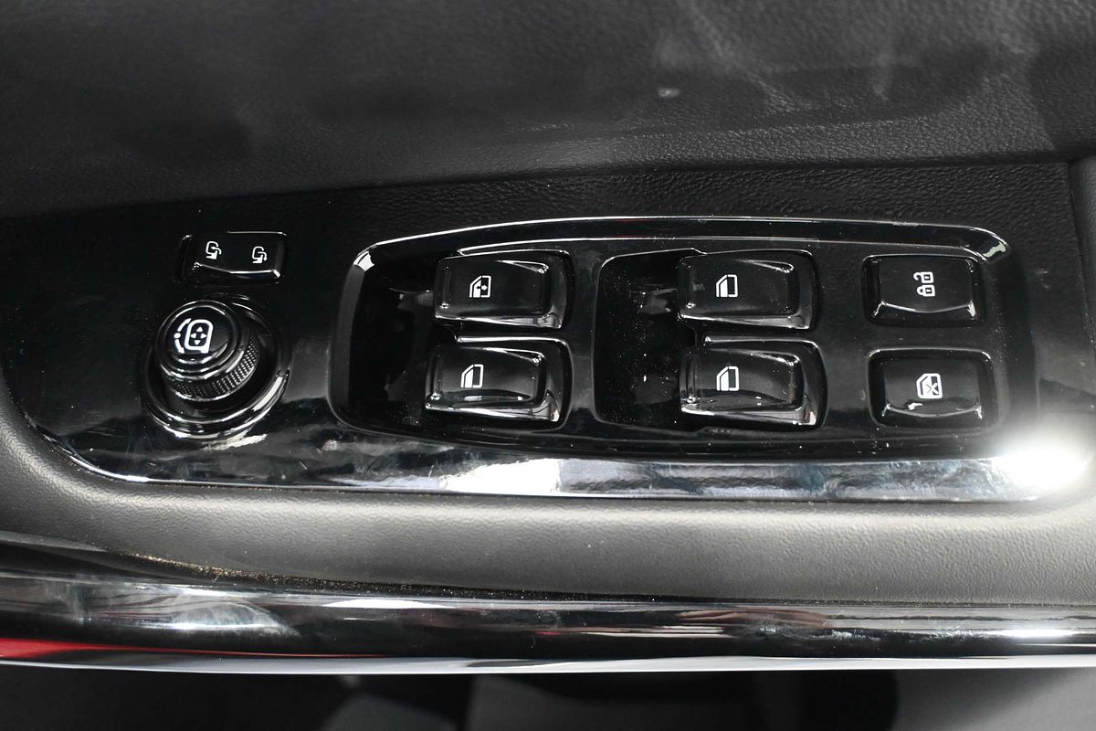 2025 Mahindra XUV700 AX7L