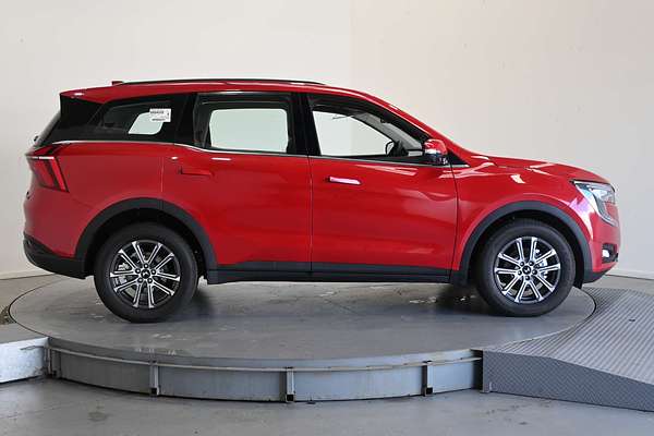 2025 Mahindra XUV700 AX7L