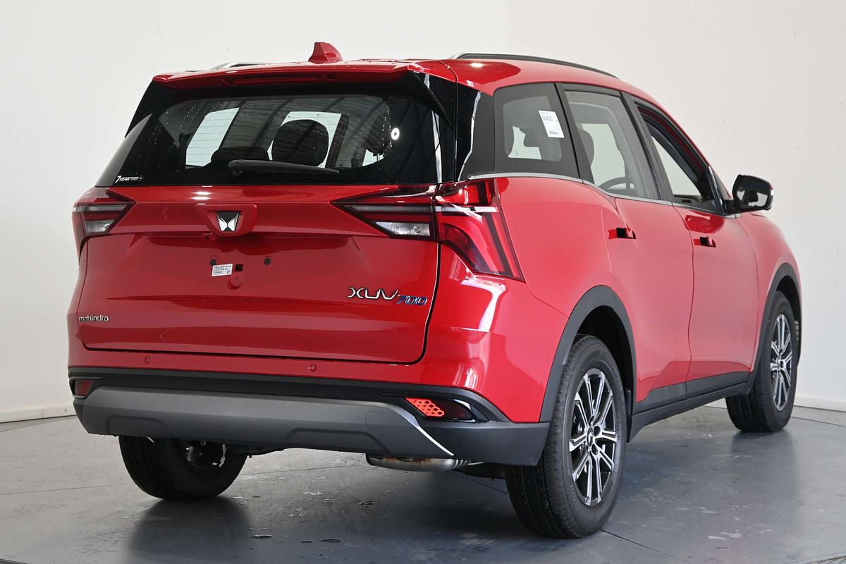 2025 Mahindra XUV700 AX7L