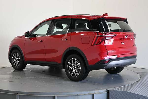 2025 Mahindra XUV700 AX7L