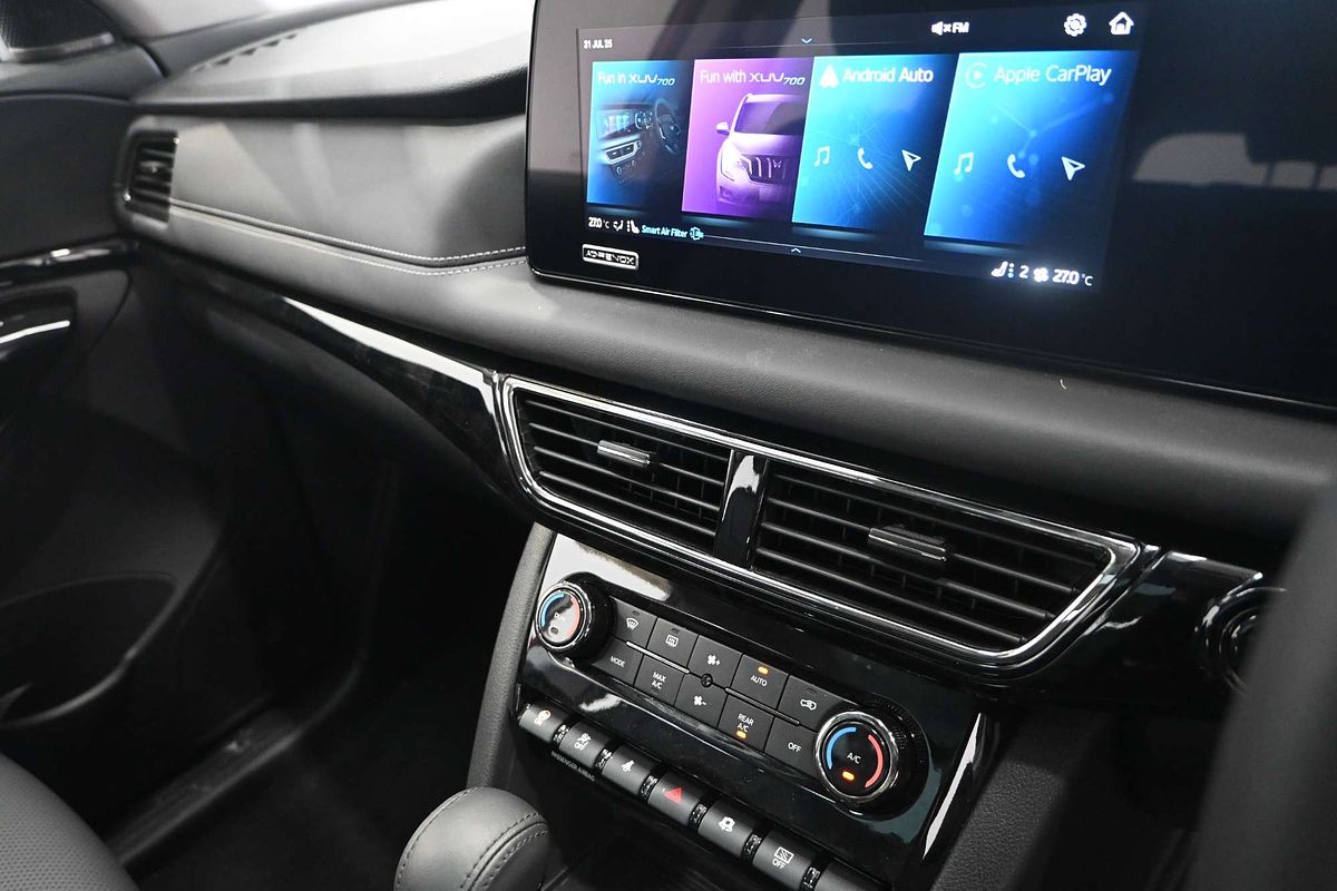 2025 Mahindra XUV700 AX7L