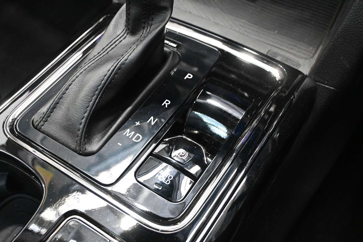 2025 Mahindra XUV700 AX7L