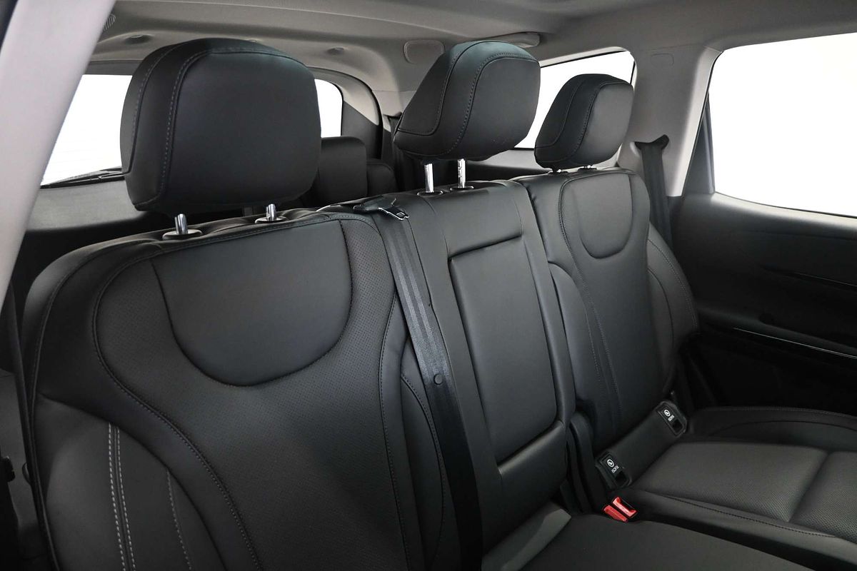 2025 Mahindra XUV700 AX7L