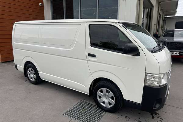 2015 Toyota Hiace TRH201R LWB